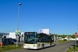 Autobus dans la ZA de l'Hippodrome, à proximité de[pas clair] la RN 124.