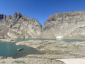 Vue du pic de Tuquerouye à gauche de la brèche.