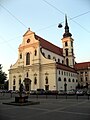 Volutový štít kostela sv. Tomáše v Brně