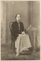 Ratu Angger, saudara perempuan Sultan Hamengkubuwana VII, berpakaian kerajaan, sekitar tahun 1885.
