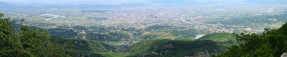 Panorama vido de Tirano el monto Dajti en 2004.
