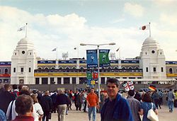 Pohled z Wembley Way před semifinále ME 1996 mezi Anglií a Německem.