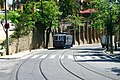 Le tramway bleu (Tramvia Blau) remontant l'avenue du Tibidabo depuis la place Kennedy.