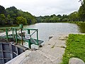 Le Canal de Nantes à Brest juste en amont de l'écluse de Kériou (écluse n° 153 , commune de Rostrenen à droite sur la photographie et de Glomel, à gauche de la photographie).