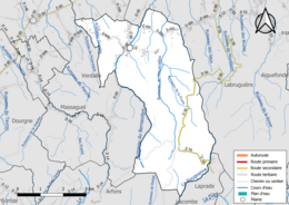 Carte en couleur présentant le réseau hydrographique de la commune