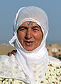 Kurdisk kvinne med panne-tatovering