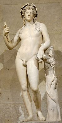 Patung Dionysos di Muzium Louvre