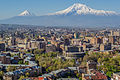Di armenischi Houptstadt Jerewan mit em Ararat im Hindergrund.