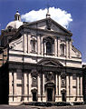 Kostel Il Gesu, Řím – použití voluty k spojení svislé a vodorovné části průčelí
