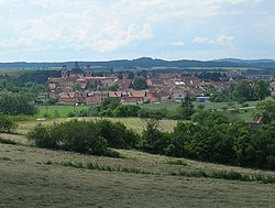 Pohled na Jaroměřice z cesty k vrchu Žabík