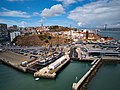 Cacilhas e Margueira, zona ganha ao Tejo através de aterros e cujas escarpas viradas para o Mar da Palha são menos pronunciadas.