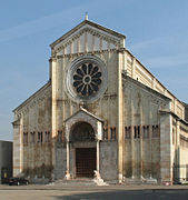 Façade harmonique, basilique de Vérone.