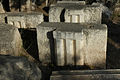 Bloki s triglifi z odprtinami za vtavo metop v Marmaria, Delfi.