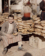 Puesto de pan en Bosnia-Herzegovina, Sarajevo (Autocromo obra de Auguste Léon).