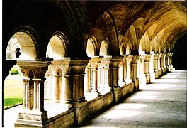 Cloître de l'abbaye de Fontenay.