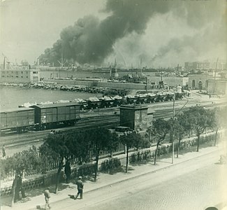 9. 4. 1945 – Pogled iz vojašnice. Fotografija WOJG Hubert Platt Henderson, ki je bil v Bariju nameščen kot direktor 773. godbe