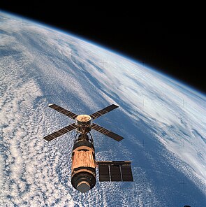 Skylab-asema kuvattuna viimeisen asemalle suuntautuneen lennon irtaannuttua.