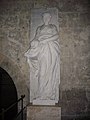 Allégorie de la Charité, accompagnée d'un pélican s'ouvrant le ventre, cathédrale Notre-Dame de Chartres[21].