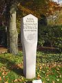 Grabmal Herbert Böttger, 1957, (Entwurf: Ewald Mataré, Ausführung: Adolf Westergerling) Friedhof Meerbusch-Büderich