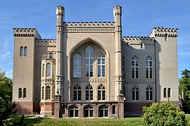 Castillo en Kórnik (1843-1860), de Karl Friedrich Schinkel y Marian Cybulski con la participación de Tytusa Działyńskiego