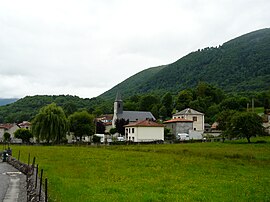 The village of Cazarilh