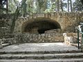 Antigua cueva y tumba ubicada en el cementerio militar del Monte Herzl.