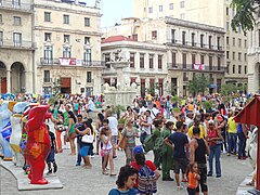 Wystawa „United Buddy Bears Show – Havanna 2015”. 128 niedźwiedzi stoi „ręka w rękę” na Plaza de San Francisco de Asís w historycznym centrum stolicy Kuby[6][7].