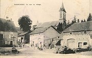 La place du village et le calvaire.