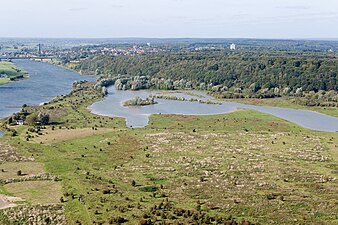 De Grebbeberg. Op de achtergrond Rhenen.