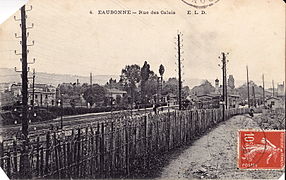 La rue des Callais et la gare, vers 1909.
