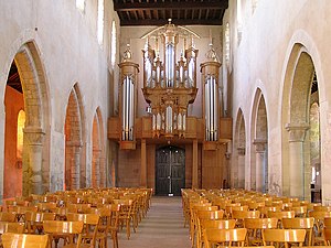 La nef de l'église et l'orgue Bernard Aubertin.