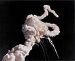 Rymdfärjan Challenger exploderar 1986.