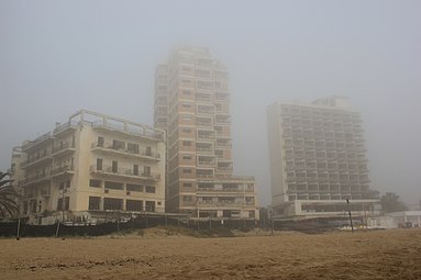 Hoteluri abandonate pe plajă (2016)