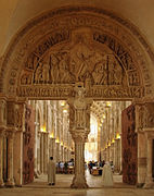 Le tympan du portail central à la Basilique de Vézelay.
