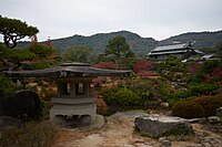 毛利公爵邸庭園。庭園は国指定名勝[186]。