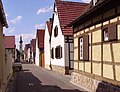 Gasse mit Fachwerkhaus in Böhl