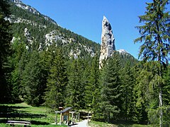 Monolithe de Sardières, des Alpes savoyardes.