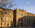 O castelo que abriga a administração da universidade