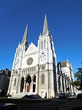 Photographie en couleurs ede l'église Saint-Jacques.