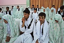 Csoportos afgán esküvő