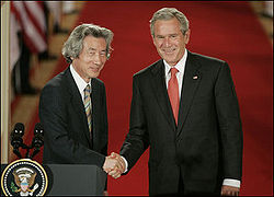 Koizumi và Tổng thống Hoa Kỳ George W. Bush tại Nhà Trắng, 29 tháng 6 năm 2006.