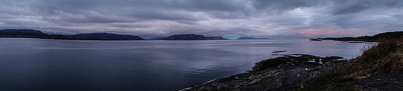 Bodø's seaside panorama - panoramio.jpg