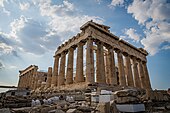 Parthenon di Akropolis Athens, didedikasikan bagi dewi Yunani Athena.