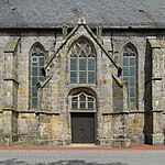 De zuidelijke ingang van de kerk (2012)