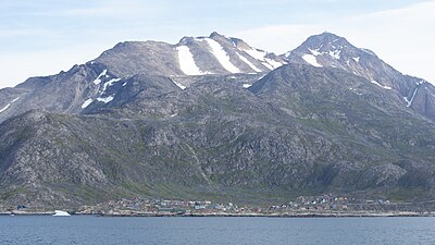 Arsuk vor dem Berg Kuunnaat