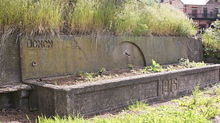 Fontaine en pierre.