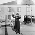 Policía de tráfico sueco en 1925, nese ano adoptouse un uniforme nacional para a policía sueca, antes cada cidade tiña o seu propio uniforme.