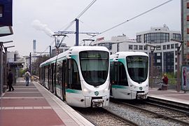 En gare d'Issy-Val-de-Seine.