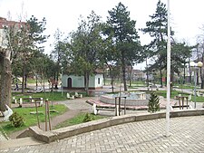 Vushtrri City Park e Tomb (Turbe) de Karabash