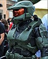 המשחק הראשון בסדרת המשחקים Halo, אשר הושק במהלך 2001, הפך פופולרי במיוחד במהלך העשור ודמותו של מאסטר צ'יף הפכה לאייקון תרבותי בתעשיית משחקי הווידאו